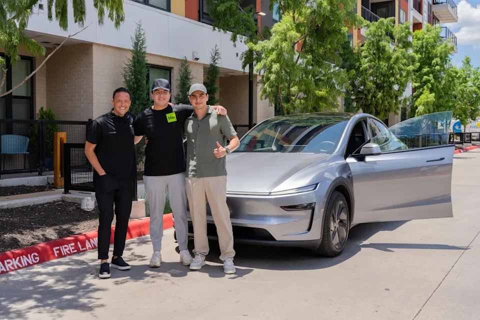 Otomobil Dünyasında Yeni Bir Devrim: Tesla Geleceği Yollara Taşıyor!